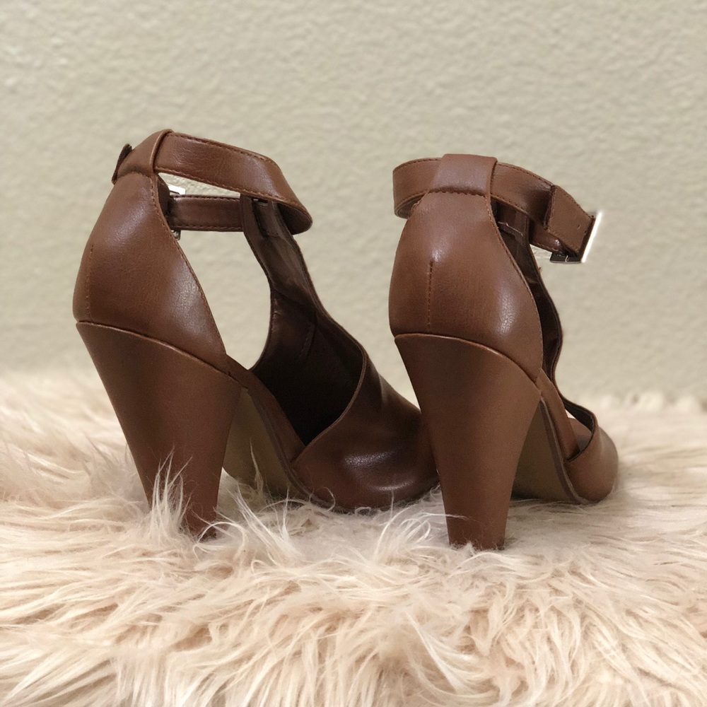 Camel wedge/pump heels